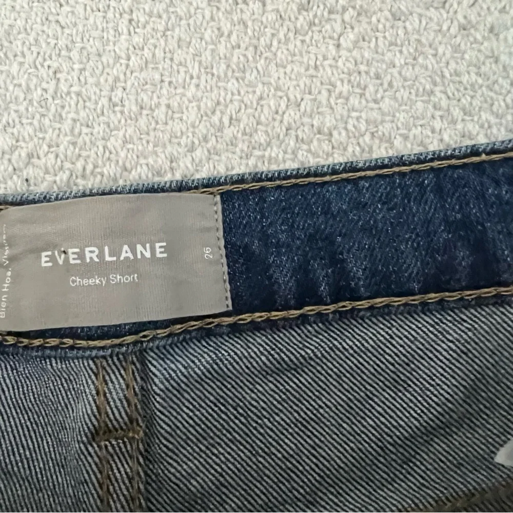 EVERLANE THE CHEEKY DENIM SHORT SIZE 26 - Picture 7 of 9